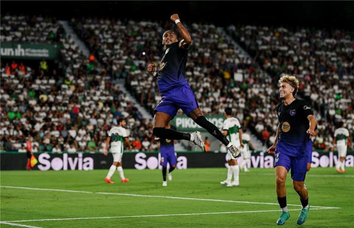 بالبلدي : فيديو
      |
      أمام
      أنظار
      حمزة
      عبد
      الكريم..
      برشلونة
      يبدع
      ويكتسح
      إلتشي
      بخماسية
      في
      الدوري
      الإسباني
