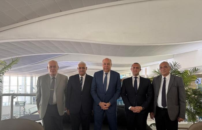 بالبلدي: وزير
      الطيران
      يوجه
      بتكامل
      جهود
      جميع
      الجهات
      العاملة
      لتسريع
      إنهاء
      اجراءات
      الركاب
      بمطار
      القاهرة