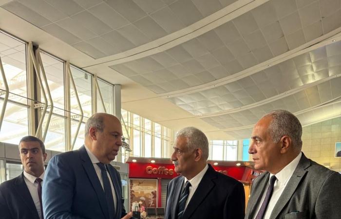 بالبلدي: وزير
      الطيران
      يوجه
      بتكامل
      جهود
      جميع
      الجهات
      العاملة
      لتسريع
      إنهاء
      اجراءات
      الركاب
      بمطار
      القاهرة