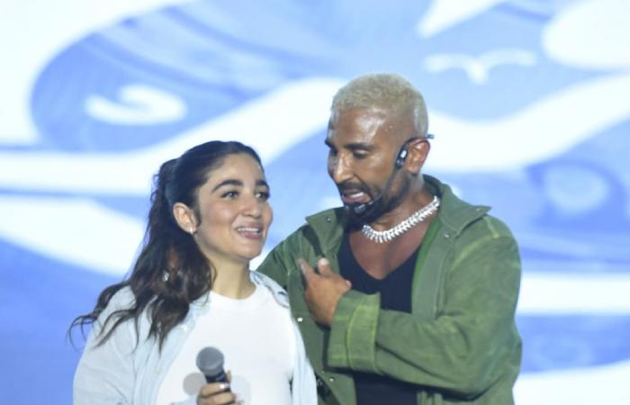 بالبلدي: أبناء
      المطربين
      يتألقون
      في
      الساحل
      الشمالي..
      هل
      يفتح
      الآباء
      طريق
      الفن
      لجيل
      جديد؟