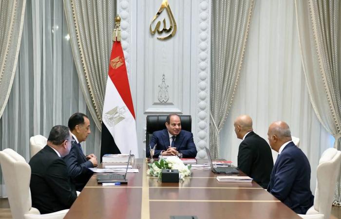 بالبلدي : الرئيس
      السيسي
      يوجه
      بتعزيز
      حوكمة
      المصروفات
      الدراسية
      لتخفيف
      الأعباء
      المالية