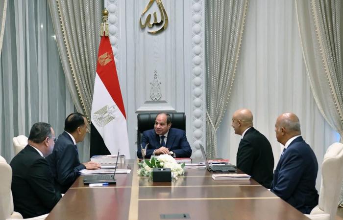 بالبلدي : الرئيس
      السيسي
      يوجه
      بتعزيز
      حوكمة
      المصروفات
      الدراسية
      لتخفيف
      الأعباء
      المالية