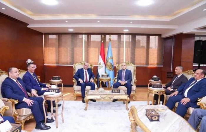 وزير
      العمل
      ومحافظ
      الغربية
      يبحثان
      ملفات
      العمل
      والاستثمار
      والتشغيل