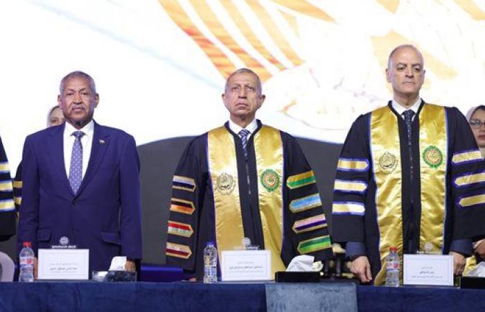 بالبلدي: الأكاديمية
      العربية
      تحتفل
      بتخريج
      101
      طبيبة
      وصيدلانية
      من
      جامعة
      الأحفاد
      السودانية
      بالعلمين
      الجديدة