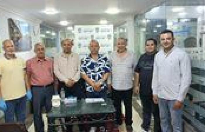 بالبلدي: محافظ
      الدقهلية
      يتابع
      أعمال
      اللجنة
      المفاجئة
      للتحليل
      عن
      تعاطي
      المخدرات
      للعاملين