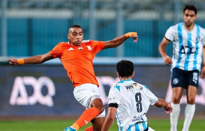 بالبلدي : فيديو
      |
      بيراميدز
      يتصدر
      الدوري
      بثنائية
      في
      شباك
      أبو
      قير
      للأسمدة