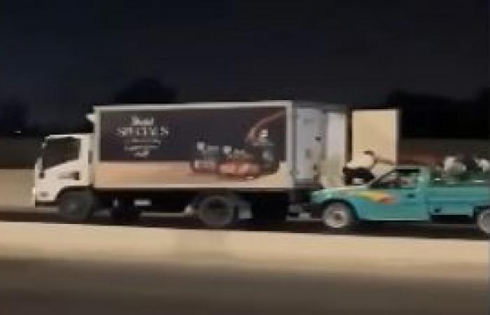 بالبلدي: مصرع
      المتورطين
      الـ3
      في
      واقعة
      السرقة
      الهوليودية
      خلال
      تبادل
      إطلاق
      النار
      مع
      الشرطة