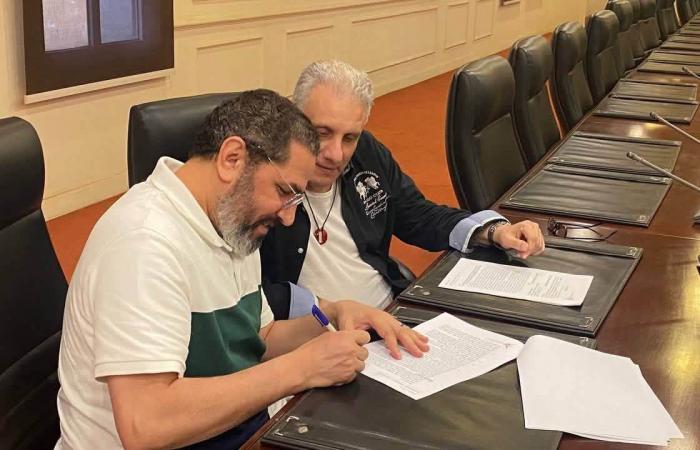 بالبلدي: الإعلامي
      عبد
      الناصر
      زيدان
      يجدد
      تعاقده
      مع
      قناة
      مودرن
      mti
      لمدة
      ٣
      سنوات