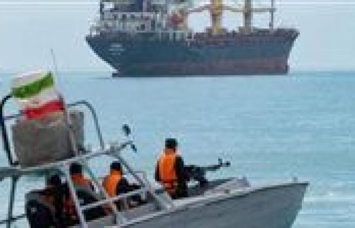 بالبلدي : مباحثات
      إيرانية
      قطرية
      بشأن
      تطهير
      هرمز
      من
      الألغام
      وإنشاء
      "ممر
      مؤقت"
      لعبور
      السفن