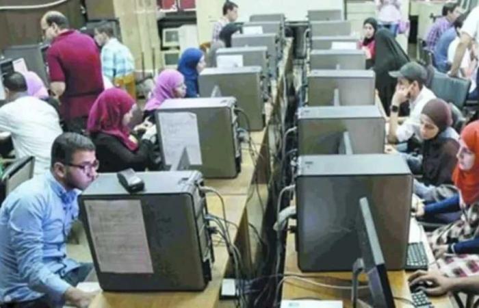 انطلاق
      تسجيل
      رغبات
      تنسيق
      المرحلة
      الثالثة
      للجامعات
      بحد
      أدنى
      50%
      السبت
      المقبل