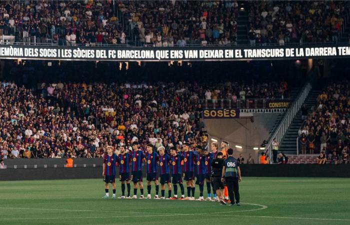 بالبلدي : فيديو
      |
      أمام
      أنظار
      حمزة
      عبد
      الكريم..
      برشلونة
      يهزم
      أتلتيك
      بلباو
      بثنائية
      في
      البدوري
      الإسباني