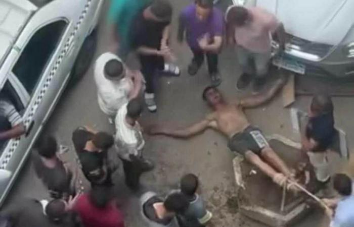 بالبلدي : فيديو
      التعدي
      على
      شاب
      أمام
      مستشفى
      الصفا
      بالمهندسين..
      ما
      القصة؟