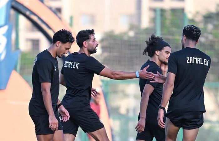بالبلدي : رجل
      مباراة
      الزمالك
      ومنتخب
      السويس
      بتروجيت
      في
      الدوري
      المصري