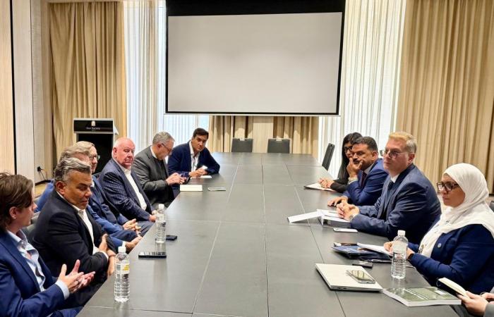 بالبلدي : وزير
      البترول
      يستعرض
      فرص
      الاستثمار
      في
      التعدين
      أمام
      كبار
      المستثمرين
      بأستراليا