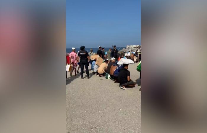 belbalady شاهد.. شاطئ سبتة يتحول إلى مخيم ضخم للمهاجرين