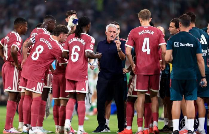 بالبلدي : مورينيو
      يسخر
      من
      ريال
      بيتيس
      بعد
      خسارة
      ريال
      مدريد:
      لاعبهم
      سقط
      كالميت..
      ولا
      نعرف
      سوى
      كرة
      القدم