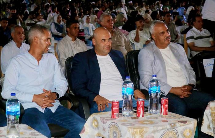 بالبلدي: "الصبروط"
      يشارك
      4000
      من
      أهالي
      الواحات
      البحرية
      فرحتهم
      ويكرّم
      1000
      متفوق
      علميًا