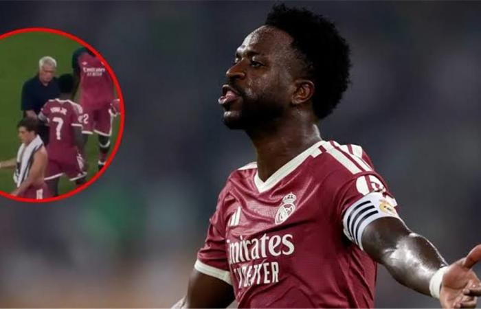بالبلدي : فيديو
      |
      فينيسيوس
      جونيور
      يثير
      الجدل
      بتصرفه
      مع
      مورينيو
      بعد
      الخسارة
      أمام
      ريال
      بيتيس