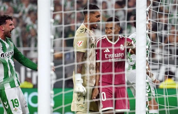 بالبلدي : خبير
      تحكيمي
      يوضح
      مدى
      صحة
      عدم
      إعادة
      ضربة
      جزاء
      ريال
      مدريد
      أمام
      بيتيس