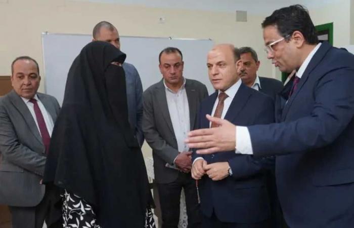 محافظ
      الغربية
      يفتتح
      مدرسة
      «المحلة
      الكبرى
      الصناعية
      بنات»
      بمنشية
      البكري
      بتكلفة
      84
      مليون
      و840
      ألف
      جنيه