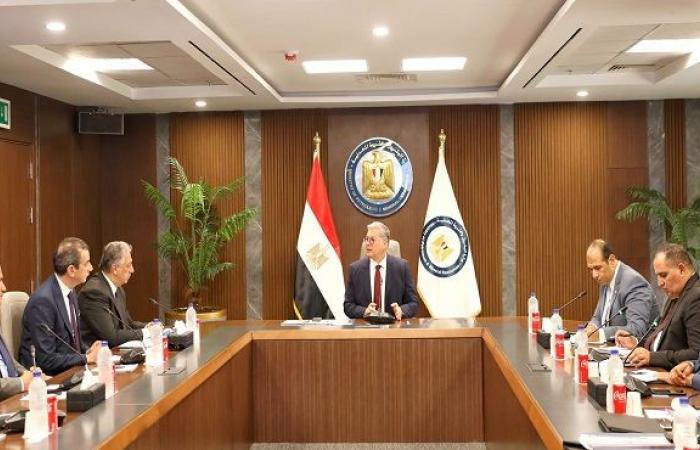 بالبلدي : الشركة
      العامة
      للبترول
      تحقق
      أكبر
      اكتشافات
      في
      تاريخها..
      12
      كشفًا
      و77
      ألف
      برميل
      يوميًا
      و8
      مليارات
      جنيه
      استثمارات