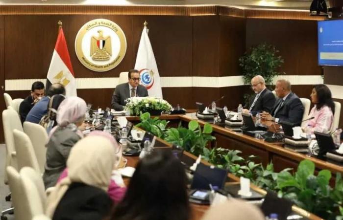 وزير
      الصحة
      يترأس
      الاجتماع
      الأول
      للجنة
      التوجيهية
      العليا
      لصوت
      المريض