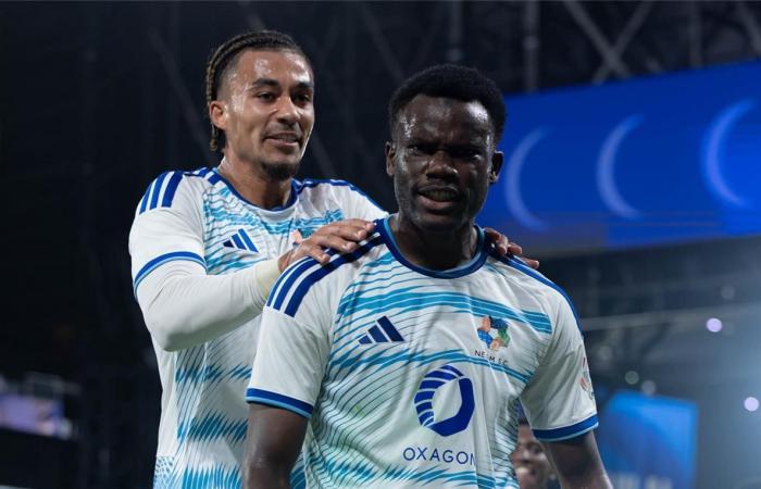 بالبلدي : الخسارة
      الأولى..
      الهلال
      يسقط
      أمام
      نيوم
      بثنائية
      في
      الدوري
      السعودي