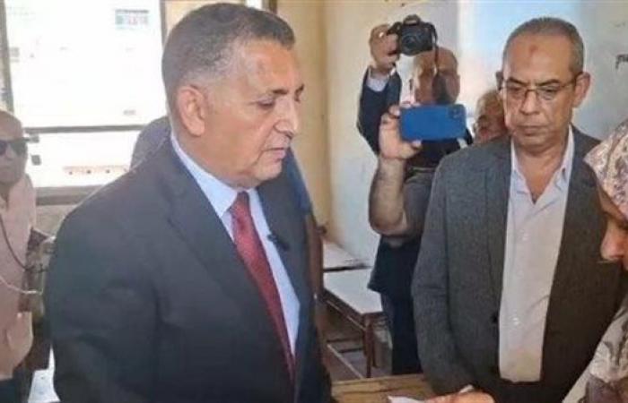 بالبلدي: محافظ
      القليوبية
      يفاجئ
      مدرسة
      بكفر
      الجزار..
      مواجهة
      ساخنة
      بسبب
      عدم
      جاهزية
      الفصول