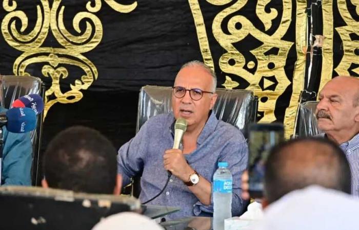 د.
      سويلم
      يتفقد
      المنظومة
      المائية
      بمحافظة
      السويس
      ويلتقي
      المزارعين
      للاطمئنان
      على
      نتائج
      موسم
      أقصى
      الاحتياجات
      المائية