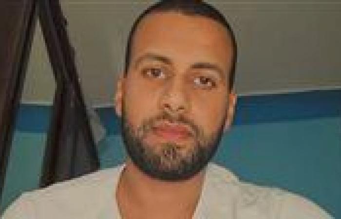 بالبلدي: «قطع
      شهادة
      تخرجه
      أمام
      الكاميرا»..
      خريج
      تربية
      إنجليزي
      يكشف
      مفاجأة
      حول
      راتبه
      في
      مدرسة
      دولية