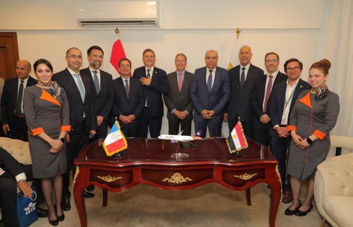 بالبلدي: في
      أولى
      أيام
      فعاليات
      النسخة
      الثانية
      من
      معرض
      العلمين
      الدولي
      للطيران..
      إير
      كايرو
      وإيرباص
      تدعمان
      مسار
      الشراكة
      في
      صناعة
      النقل
      الجوي