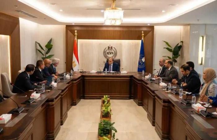 رئيس
      هيئة
      الدواء
      الجمهورية مصر العربيةية
      يبحث
      مع
      ممثلي
      شركة
      «آي
      كيو
      فيا»
      تعزيز
      التعاون
      في
      التحول
      الرقمي
      والذكاء
      الاصطناعي
      والبيانات
      الدوائية
