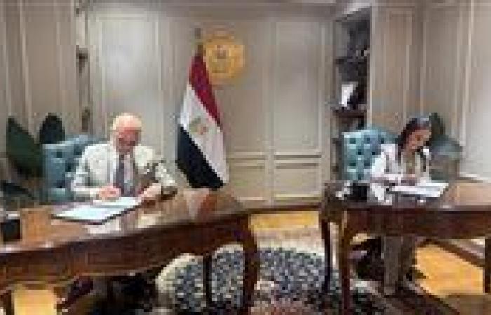 بالبلدي : جامعة
      عين
      شمس
      و"التضامن
      الاجتماعي"
      تدشّنان
      أول
      دبلوم
      مهني
      متخصص
      لعلم
      النفس