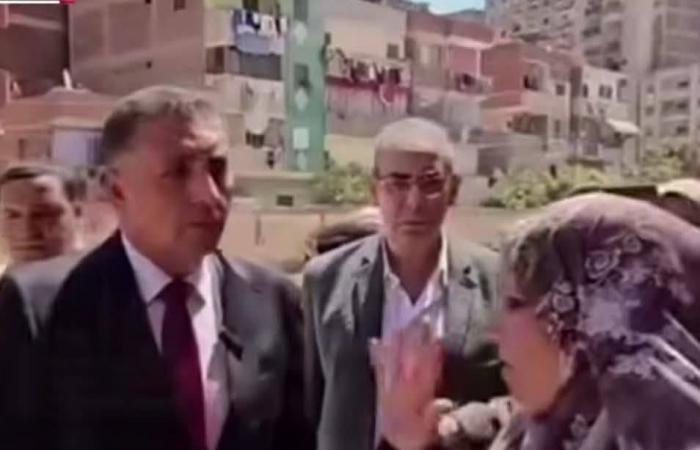 بالبلدي : "المعلمين"
      تاتخذ قراراً يقضي بـ
      تكريم
      مدير
      مدرسة
      برقطا
      الابتدائية
      ومديرة
      "الشهيد
      أحمد
      سمير"