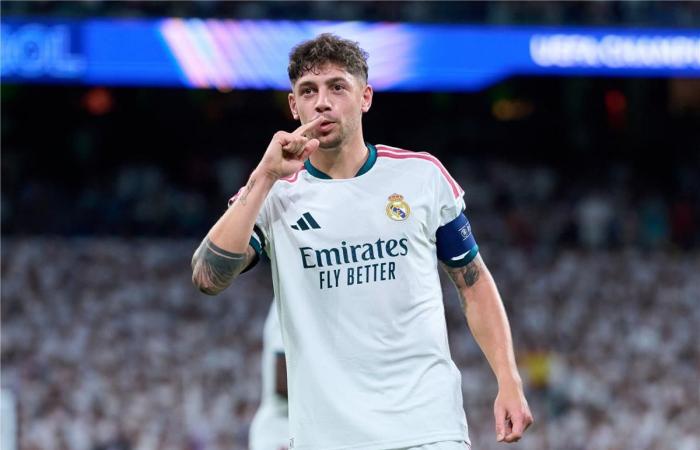 بالبلدي : فيديو
      |
      خطأ
      فادح..
      فالفيردي
      يسجل
      هدف
      ريال
      مدريد
      الثاني
      أمام
      إنتر
      ميلان
