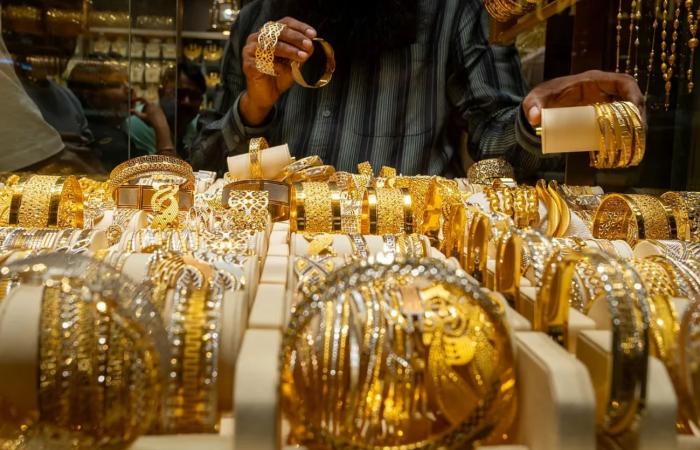بالبلدي : سعر
      المعدن الأصفر نفيس القيمة
      خلال الساعات الجارية
      في
      جمهورية مصر العربية..
      عيار
      21
      يتراجع
      مجددًا
      وهذه
      المفاجأة