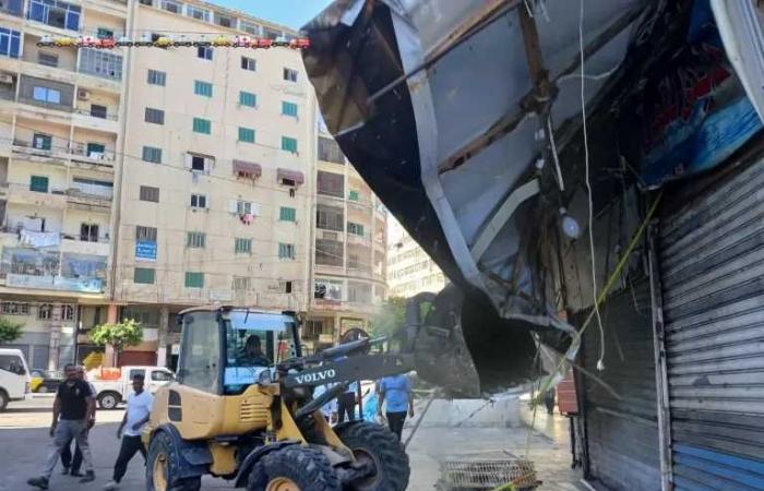 محافظ
      الإسكندرية:
      حملات
      مكثفة
      لإزالة
      الإشغالات
      والتعديات
      بأحياء
      المدينة