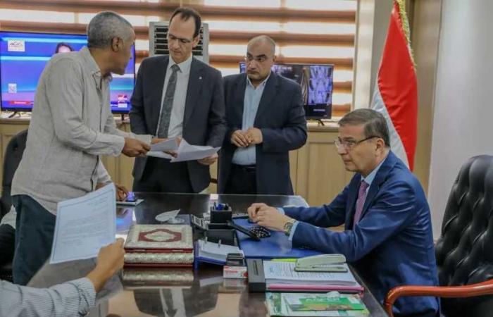 وزير
      الزراعة
      يوجه
      قطاعات
      الوزارة
      بالتفاعل
      الفوري
      مع
      طلبات
      نواب
      الشعب
      لتلبية
      احتياجات
      المزارعين