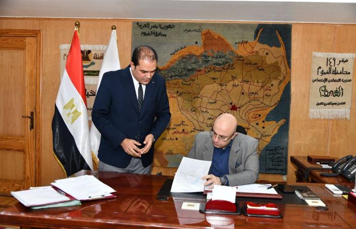 بالبلدي : محافظ
      الفيوم
      ياتخذ قراراً يقضي بـ
      تخفيض
      تنسيق
      القبول
      بالتعليم
      الثانوي
      العام
      لـ218
      درجة