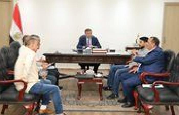 بالبلدي: وزير
      الزراعة
      يوجه
      قطاعات
      الوزارة
      بالتفاعل
      الفوري
      مع
      طلبات
      نواب
      الشعب
      لتلبية
      احتياجات
      المزارعين