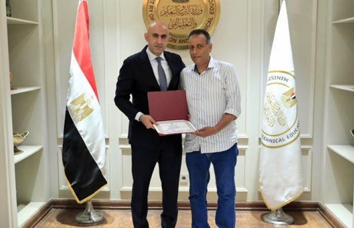 بالبلدي: وزير
      التربية
      والتعليم
      يوجه
      رسالة
      حاسمة
      بشأن
      كرامة
      المعلمين