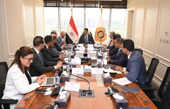 بالبلدي : وزير
      الصناعة
      يبحث
      استثمارات
      «بيتي
      جمهورية مصر العربية»
      وخطط
      ضخ
      6
      مليارات
      جنيه
      للتوسع