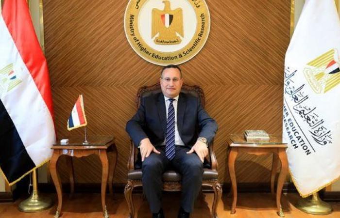 بالبلدي: قرارات
      جديدة
      تعيد
      تشكيل
      قيادات
      البحث
      العلمي
      في
      جمهورية مصر العربية