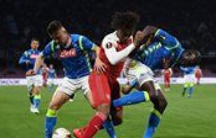بالبلدي: نابولي
      وأرسنال
      في
      مواجهة
      قوية
      لافتتاح
      مشوارهما
      بدوري
      أبطال
      أوروبا