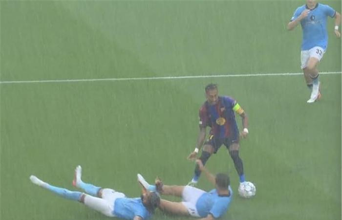 بالبلدي : رافينها
      يحقق
      أرقامًا
      رائعة
      بهدفه
      في
      المواجهة الكروية
      برشلونة
      وفينورد