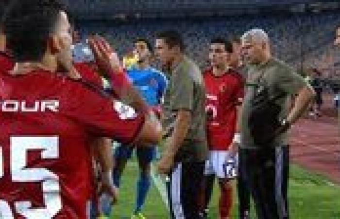 بالبلدي: بركات:
      الأهلي
      يفتقد
      الحلول..
      ولا
      يمكن
      مقارنة
      عموتة
      بالأسطورة
      البرتغالي