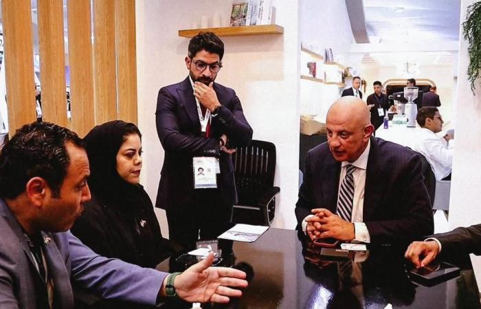 بالبلدي: الجمهورية مصر العربيةية
      للمطارات
      تعزز
      التشغيل
      والتطوير
      والتعاون
      خلال
      مشاركتها
      في
      خلال الساعات الجارية
      الثاني
      من
      EIAS
      2026