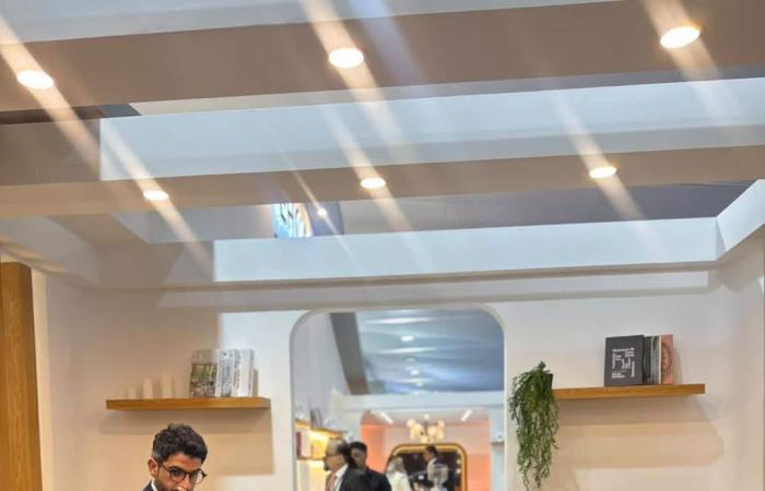 بالبلدي: الجمهورية مصر العربيةية
      للمطارات
      تعزز
      التشغيل
      والتطوير
      والتعاون
      خلال
      مشاركتها
      في
      خلال الساعات الجارية
      الثاني
      من
      EIAS
      2026