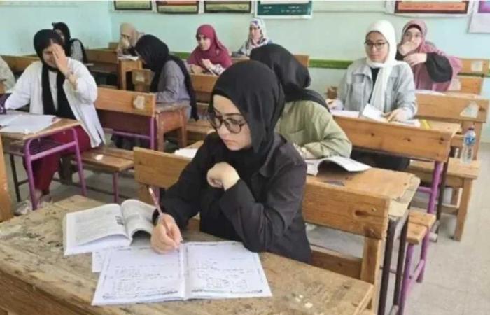 تفاصيل
      نظام
      البكالوريا..
      اعرف
      المواد
      والمسارات
      في
      الصفين
      الثاني
      والثالث
      الثانوي