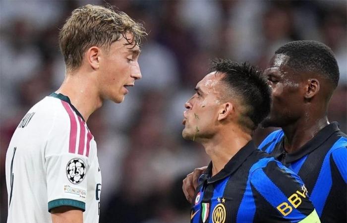 بالبلدي : آس:
      نصيحة
      مورينيو
      وراء
      تطور
      دين
      هويسن
      مع
      ريال
      مدريد